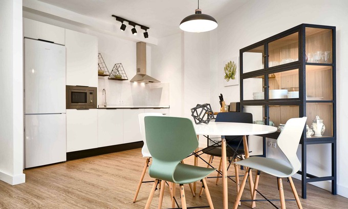 San Roque Apartment | Discover Comfort and Contemporary Design in Central Sevilla