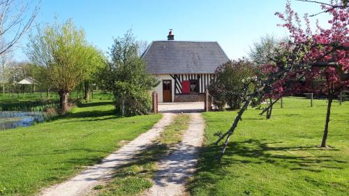 Plasnes House | Idyllic La Commère: Family-Friendly Gîte in Nature's Embrace