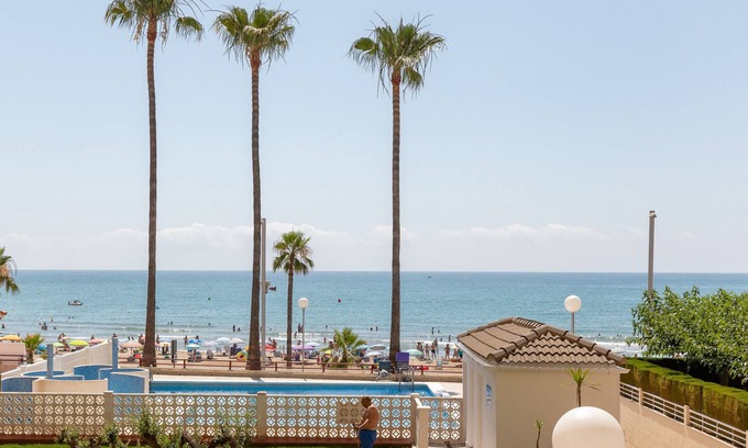Oropesa del Mar Apartment | Beachfront Paradise at La Concha with Ocean Views & Spa