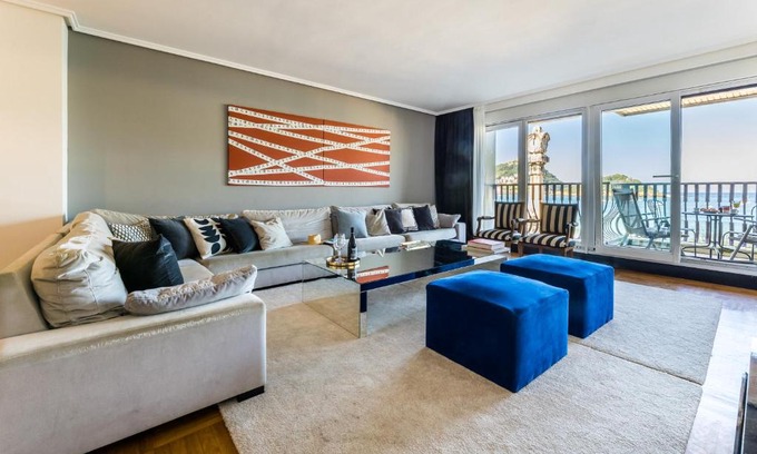 San Sebastian Centro Apartment | Oceanfront Oasis: LA CONCHA BEACHVIEW in San Sebastian