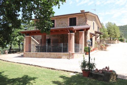 Gualdo Cattaneo House | Discover La Corte dei Banchetti: Oceanfront Bliss & Comfort