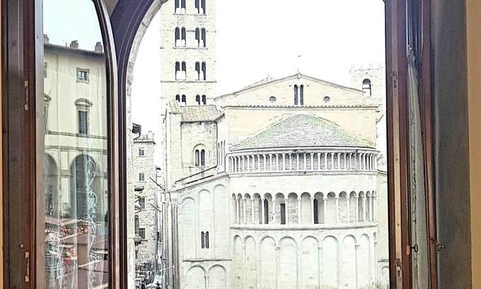 Quartiere di Porta Crucifera House | Elegant LA CORTE DEL RE SUITE with Spa & Breakfast in Arezzo