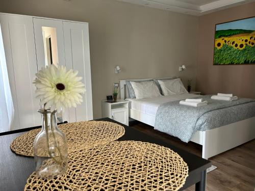 Sesto Calende Apartment | Discover La Corte di Silvia CENTRO: Rated 9/10 with Breakfast