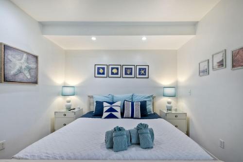 Carlsbad House | Experience La Costa Escape: Poolside Oasis with Ocean Views