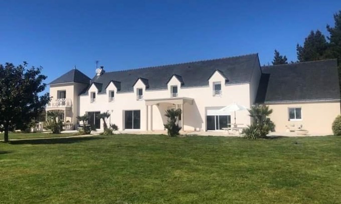 Dreffeac Bed & Breakfast | Cozy LA COTTINIERE: Oceanfront with Pool & Guest Rated 9.3