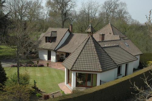 Wismes Bed & Breakfast | Top-Rated La Coulonnière: Family-Friendly with Hot Tub