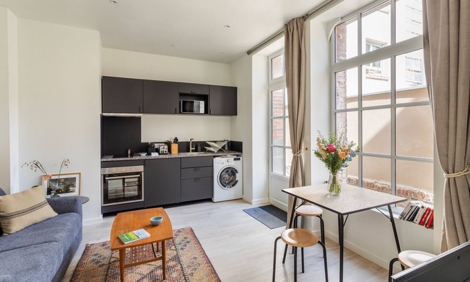 Centre Apartment | Relaxing La Cour des Carmélites - Central City Apartment
