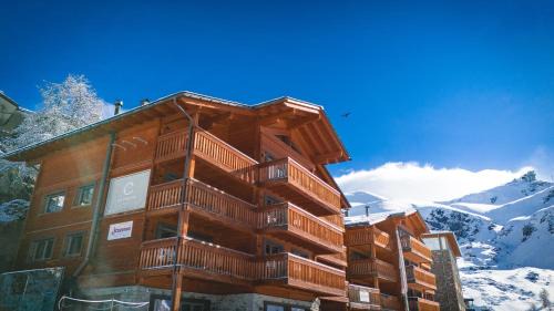 Cervinia Apartment | Experience La Cresta Chalet: 4-Star Comfort & Spa Retreat