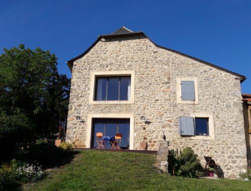 Le Bas-Segala Bed & Breakfast | Discover La Croisée des Arts: Oceanfront Paradise Awaits