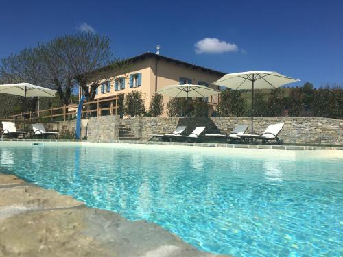 San Marzano Oliveto Bed & Breakfast | Explore La Crusetta: Pet-Friendly Retreat with Pool & Hot Tub
