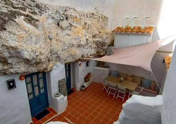 Alcala del Jucar House | Getaway to La Cueva Blanca with Breakfast & Kitchen Access