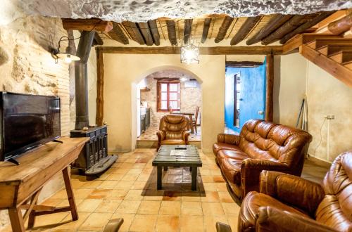 Alcala del Jucar House | Experience La Cueva Colosal: Pet & Child Friendly Retreat