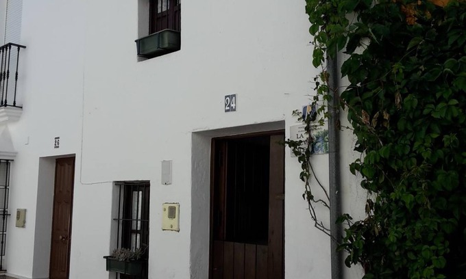 Algodonales House | Unwind at La Cueva Soleá: Top-Rated Spa & Breakfast