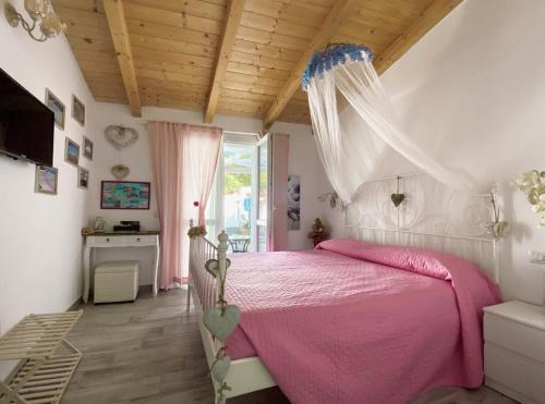 Enas Apartment | Romantic Oceanfront Getaway at La Cuppulata 2