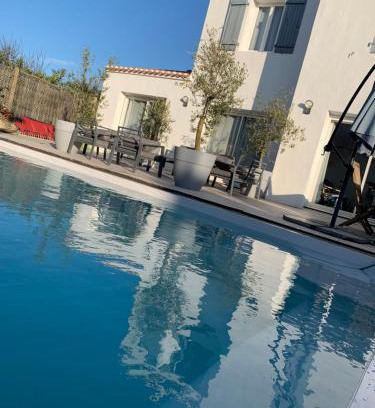Noirmoutier-en-l'Ile House | Discover La Désirée: 4-Star Hotel with Pool & Family Amenities
