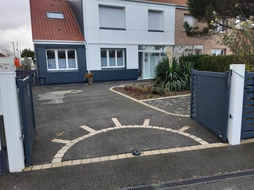 Bleriot-Plage Apartment | Discover La Détente: Pet-Friendly Hotel with Top Ratings