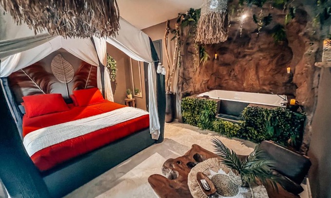 La Croix-Valmer Apartment | Romantic Retreat at Le Demeure de Poulpican with Hot Tub