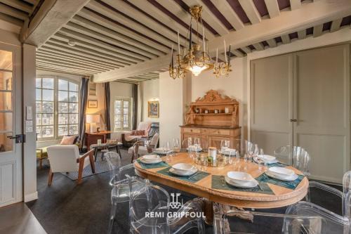 Honfleur House | Comfort and Style at La Demeure du Clocher on the Port