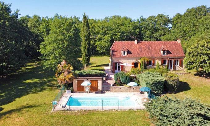Saint-Chamassy House | Relax at La Demeure Fleurie: Pool, Spa & Family Friendly