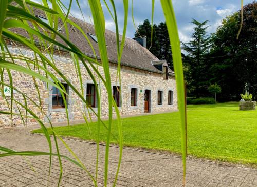 Momignies House | Guest Rated: 9.5 - La demoiselle ô bois Gite with Pool