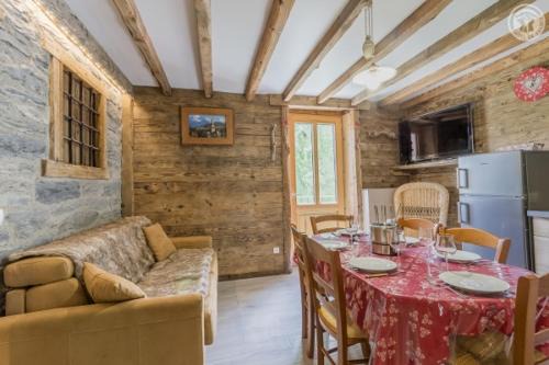 Termignon Apartment | Experience Oceanfront Bliss at LA DENT PARRACHEE