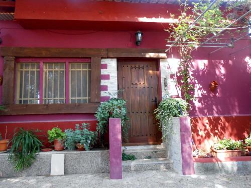 Villamalea House | Cozy La Derrubiá: Oceanfront Escape with Family-Friendly Perks