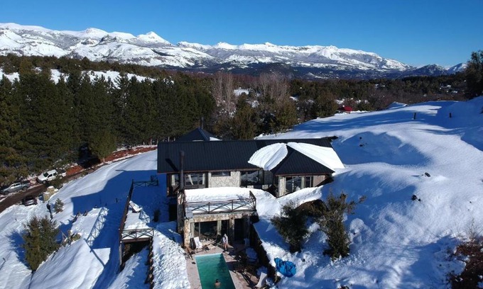 San Martin de los Andes House | La Deseada de Fausto: Heated Pool and Family-Friendly Amenities