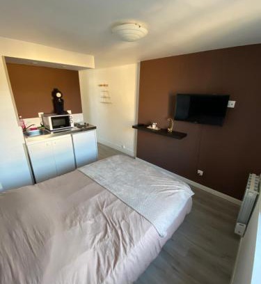 Martragny Bed & Breakfast | Cozy Stay at La Dilichambre - Pet Friendly Accommodations