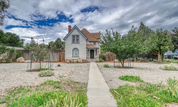 Salida House | La Dimora: Ideal Victorian Retreat for Large Groups