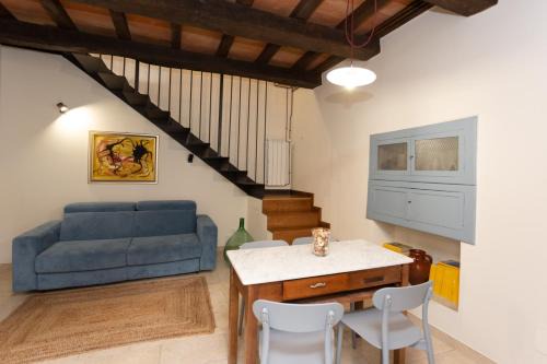 Pico Apartment | Discover La Dimora dell'Arco: Family and Pet Friendly Stay