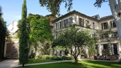 Avignon City Centre Bed & Breakfast | Experience La Divine Comédie with Oceanfront Views & Spa