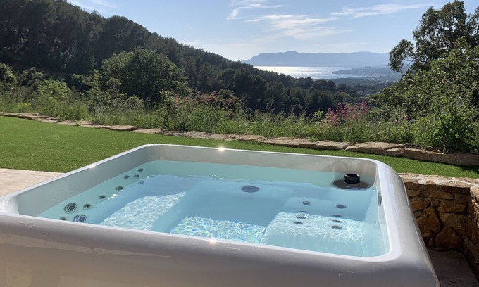 Saint-Cyr-sur-Mer Villa | Indulge at La Divine Villa & Spa with Ocean Views and Serenity