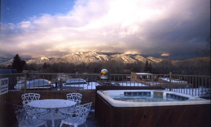 Taos Bed & Breakfast | Guest Rated 9.6: Stay at La Doña Luz Inn with Breakfast
