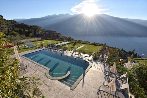Tignale Apartment | Elegant La Dolce Vita Relais - Hotel Gallo with Spa & Ocean View
