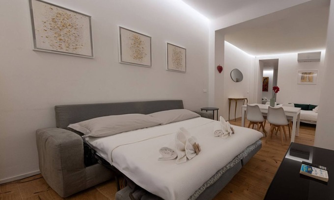Gianicolense Apartment | Top-Rated La Dolce Vita: Stylish Flat in Vibrant Trastevere