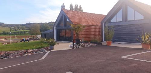 Fresnicourt-le-Dolmen House | Discover La Douce Cahute: Guest Rated 9.5 with Ocean Views