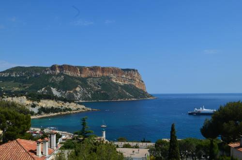 Cassis Apartment | Discover La Douceur de Cassis: Pet-Friendly Ocean View Retreat