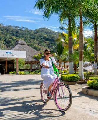 Puerto Vallarta Hotel | Discover La Dulce Vista: Family-Friendly with Pool & Hot Tub