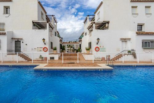 Castillo de Sabinillas Apartment | La Duquesa Apartment: Poolside Retreat with Ocean View