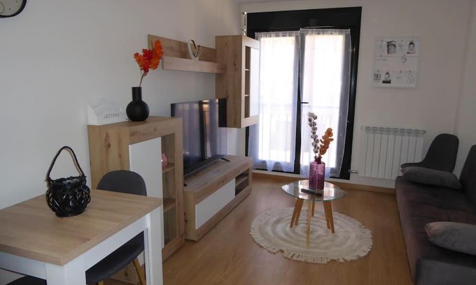 Lerma Apartment | La Encina: Top-Rated Stay with Family and Pet-Friendly Perks