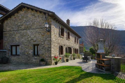 Gavin House | Top-Rated Family Stay at La Era de Casaus - Book Now!