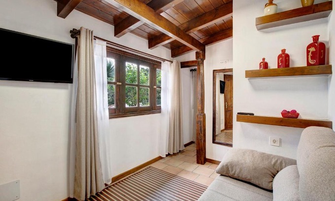 Tegueste House | Discover La Escalincha: Pet-Friendly Retreat with Pool