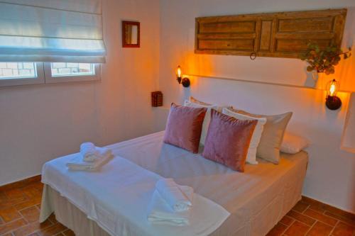 Medina-Sidonia House | Discover La Esperanza: Oceanfront Bliss with Pool Access