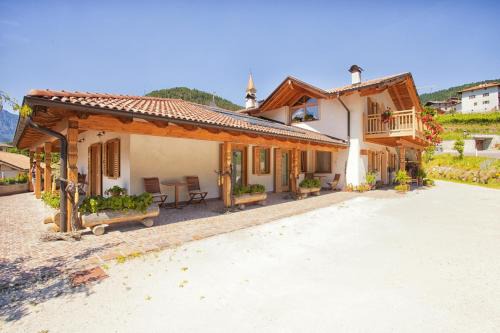 Faedo House | Discover La Fagitana: Highly Rated with Family-Friendly Amenities