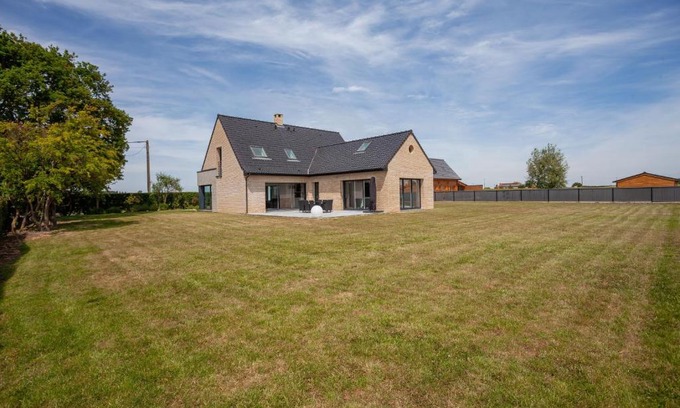 Bambecque House | Family-Friendly Retreat at La Fauconnière with Hot Tub