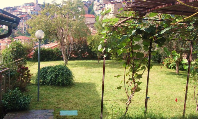 Apricale Apartment | Family-Friendly Retreat at La Felice Casa Di Nonno Battistino