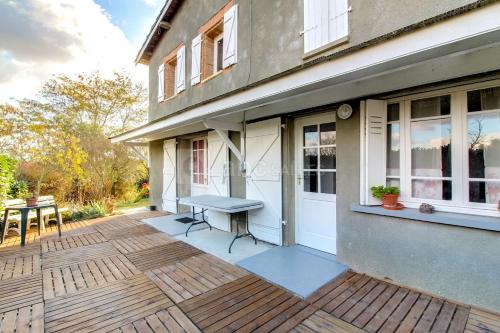 Poucharramet House | Inviting La ferme d'Odette Gîte with Family-Friendly Amenities