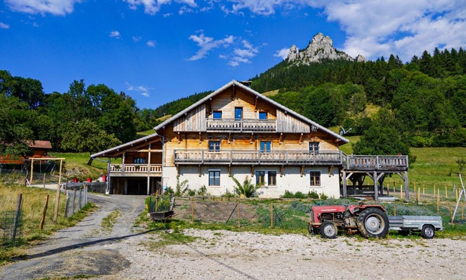 Bernex Ski Chalet | Top-Rated La Ferme de l'Âne Rouge: Oceanfront Getaway