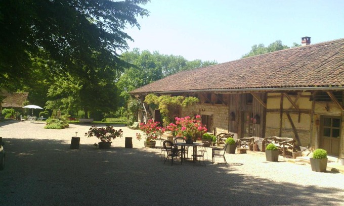 Bruailles Bed & Breakfast | Discover La Ferme de Marie Eugénie: Pet-Friendly Retreat