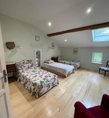 Saint-Antoine House | Discover LA FERME DE VILLENEUVE with a Refreshing Pool